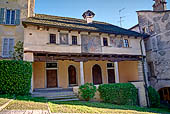 Orta San Giulio, Salita della Motta. la cinquecentesca Casa Marangoni chiamata la casa dei nani.  